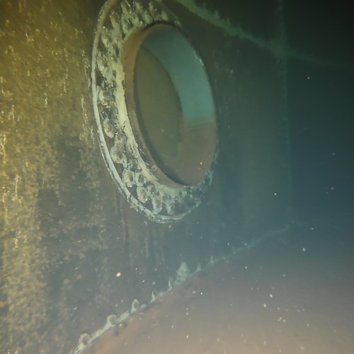 Sprinklertank-Inspektion: Stahltank, 15 Jahre – Inspektion Flansch Korrosion Ablagerungen Bodensicht